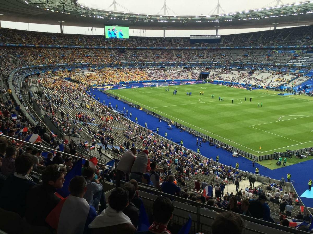 F2 Paris 10Eme Gare Du Nord - Stade De France - Parking Saint-Denis  Exterior photo